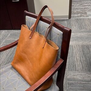 MADEWELL Large Transport Tote English Saddle